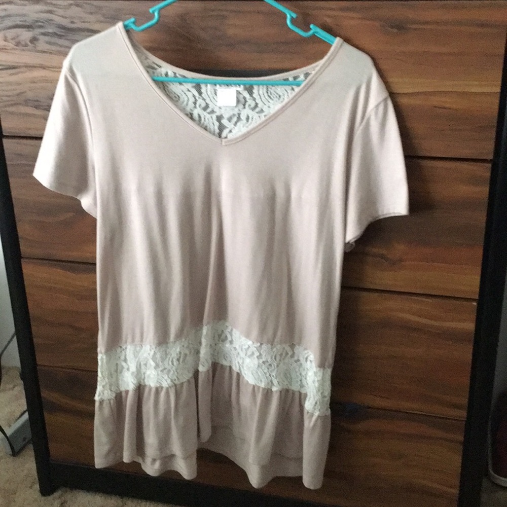 Beige lace ssleeve vneck